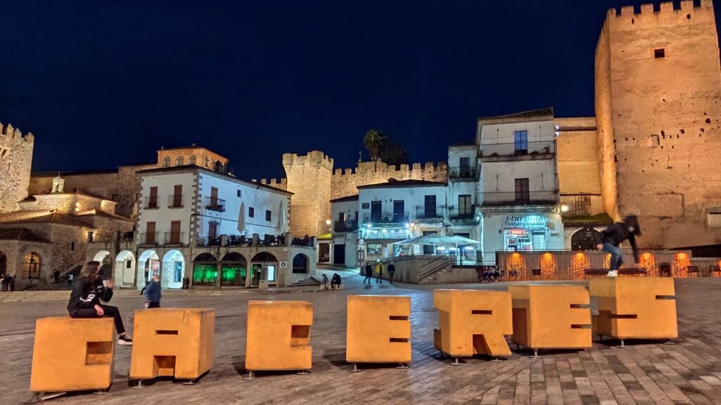 Extremadura por autocaravana - Plaza Mayor de Cáceres