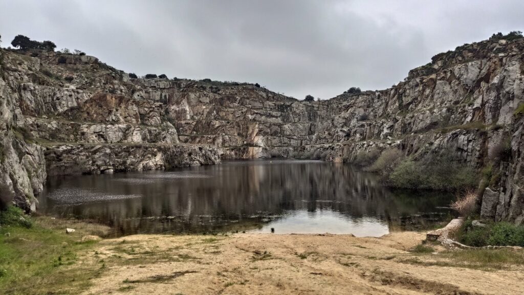 Extremadura by motorhome - La Cantera natural pool