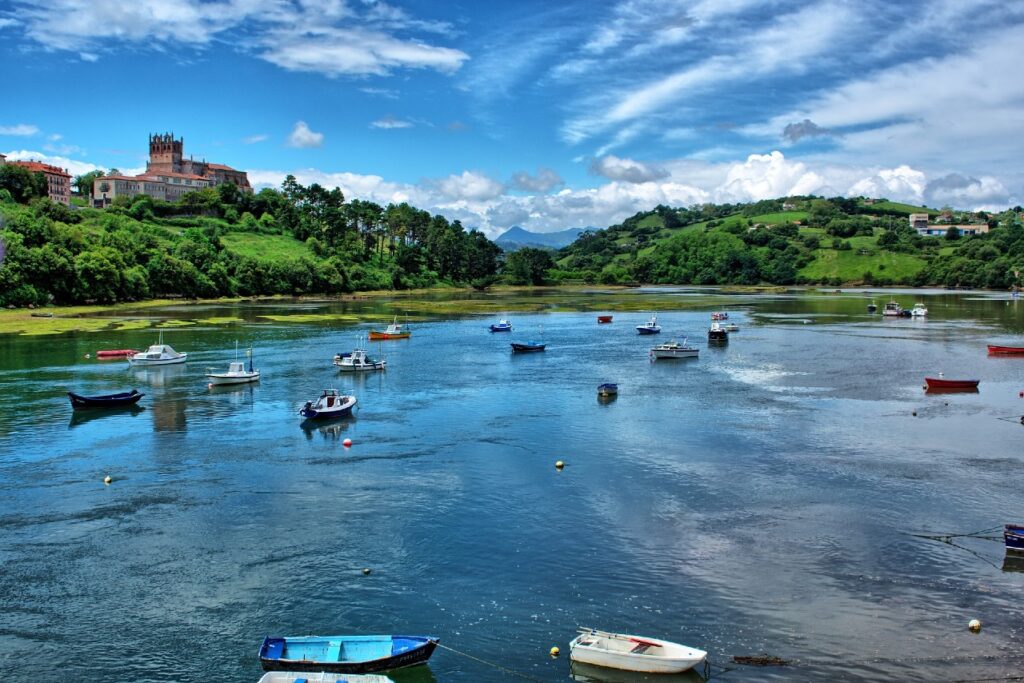 Strände von San Vicente de la Barquera mit dem Wohnmobil