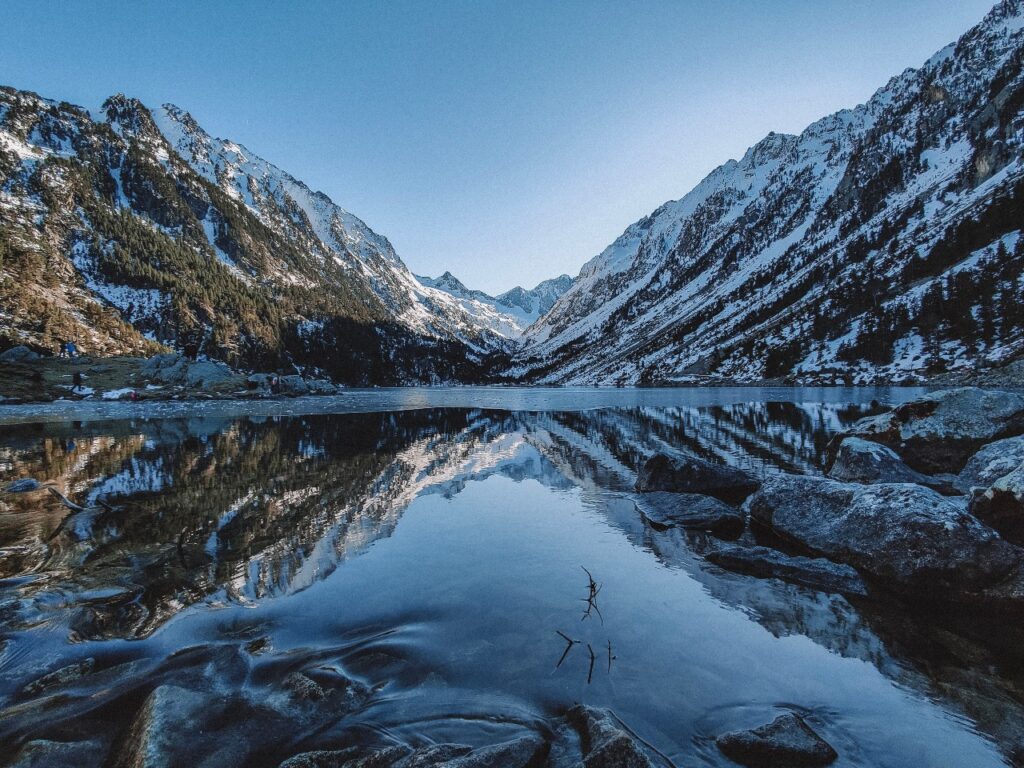 In the snow by motorhome - French Pyrenees - Lac de Gaube