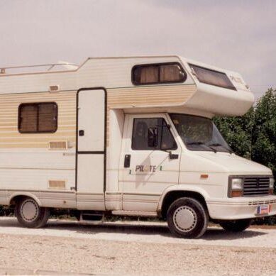 Historia Autocaravan Express - Pilote R-390