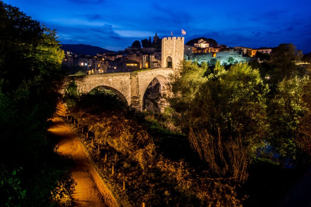 Destinos menos conocidos en autocaravana: La Garrotxa - Besalú